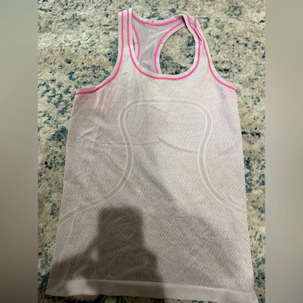 Lululemon Swiftly Tech Racerback Tank Top 2.0 Race Length Meadow Sweet Pink Sz 6 - Picture 1 of 2